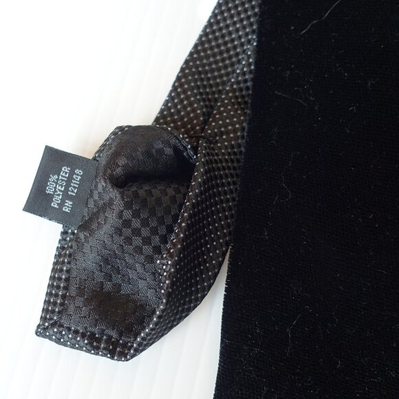 SEAN JOHN Black Velvet Solid Pindot Tail Slim Tie - Picture 2 of 4